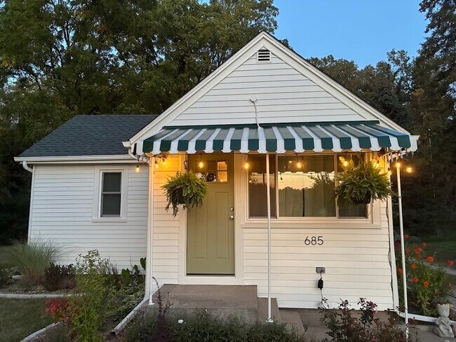 Building Photo - 685 S Wagner Rd