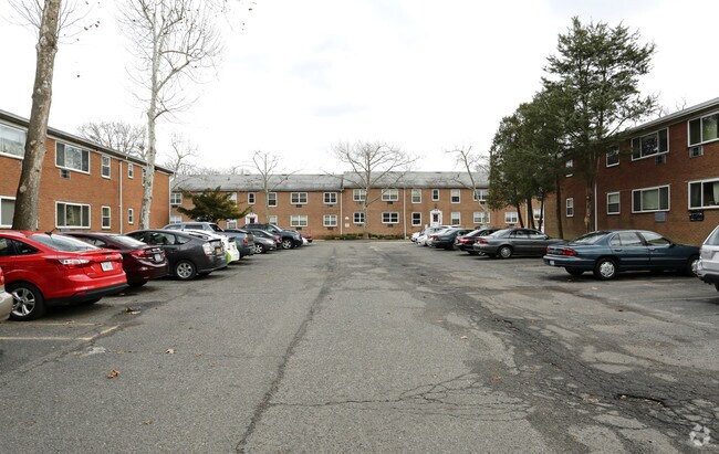 Building Photo - 575 Jewett Ave