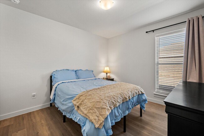 Building Photo - 2156 Langford Ave