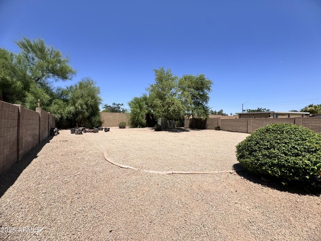Building Photo - 9138 W Ross Ave