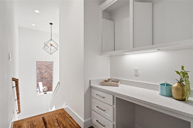 Building Photo - 907 St George Pl