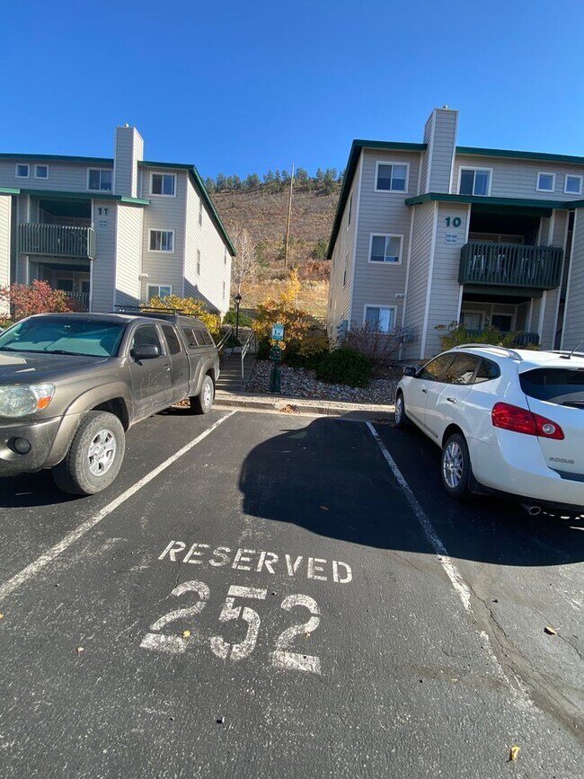 Building Photo - One Bedroom Condo with Mountain Views