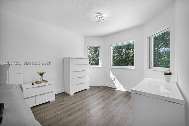 Building Photo - 10957 NW 73rd Terrace