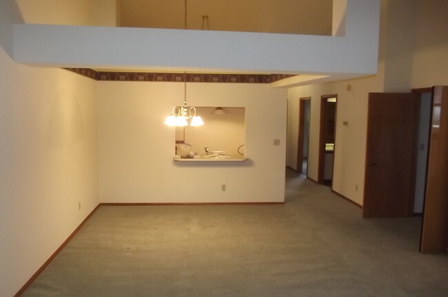 Building Photo - Los Prado's
