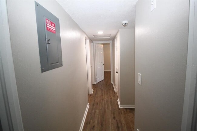 Building Photo - 115 N Lakewood Cir