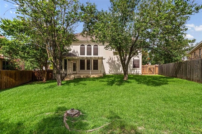 Building Photo - 10700 Pointe View Dr