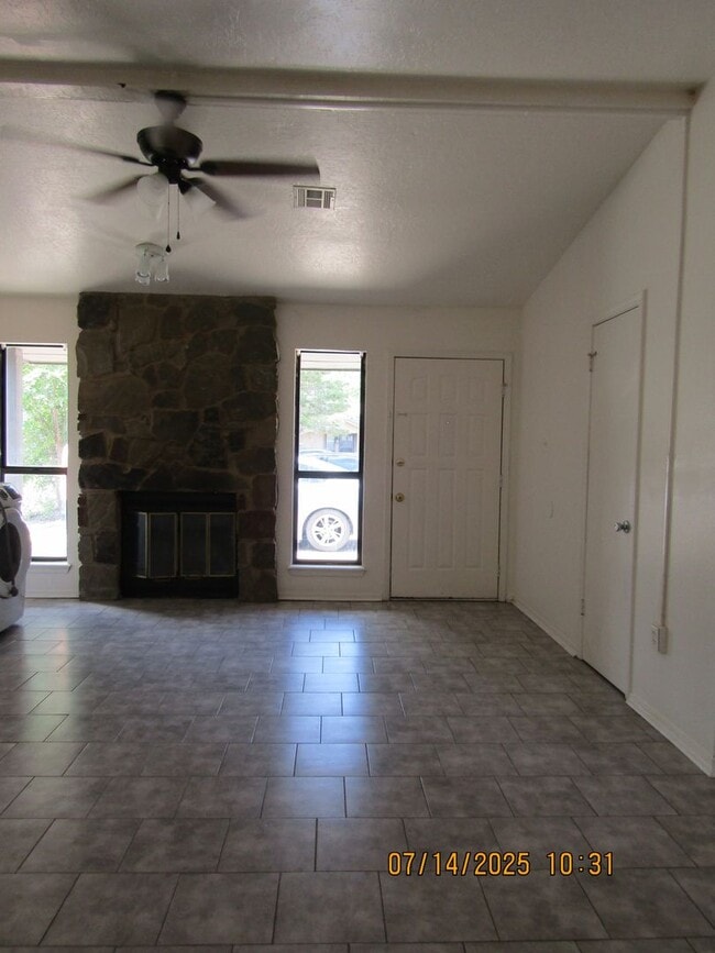 Building Photo - Turtle Creek Townhouse! MacArthur School D...