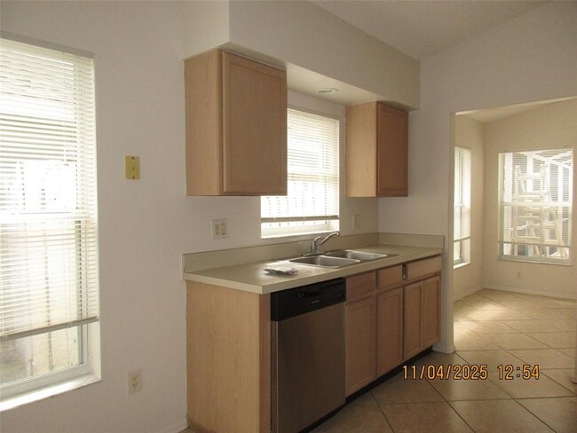 Building Photo - 13210 Meadowfield Dr