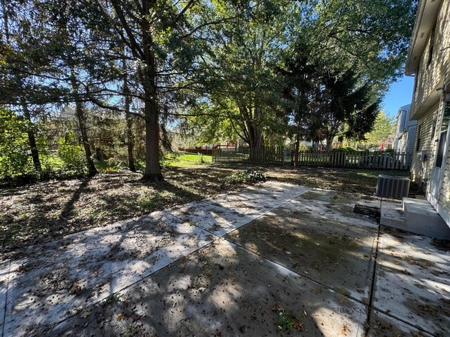 Building Photo - 361 St Thomas Dr