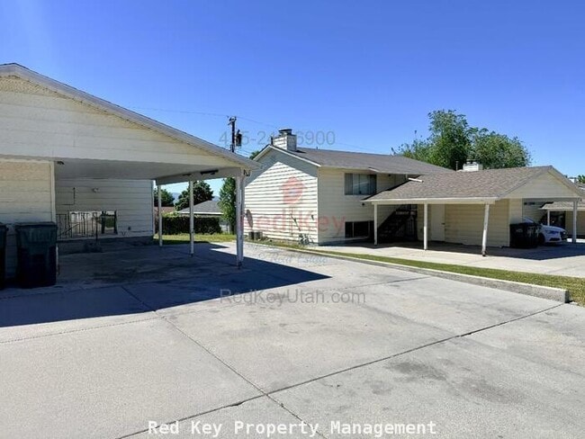 Building Photo - Noble Rd. Duplex