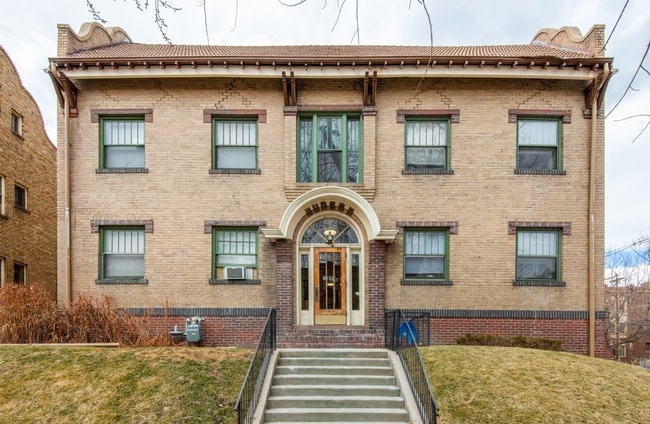 Building Photo - 975 N Washington St