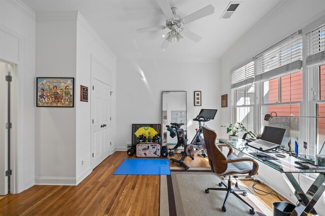 Building Photo - 556 Rienzi Dr