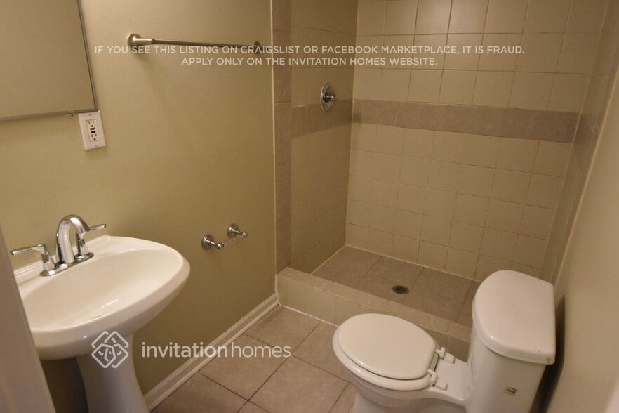 Building Photo - 484 Columbine Ln