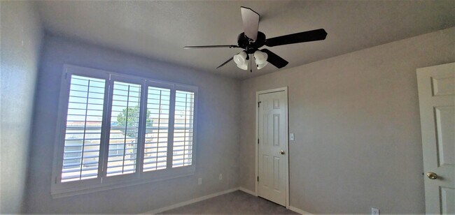 Building Photo - 10051 Railroad Dr