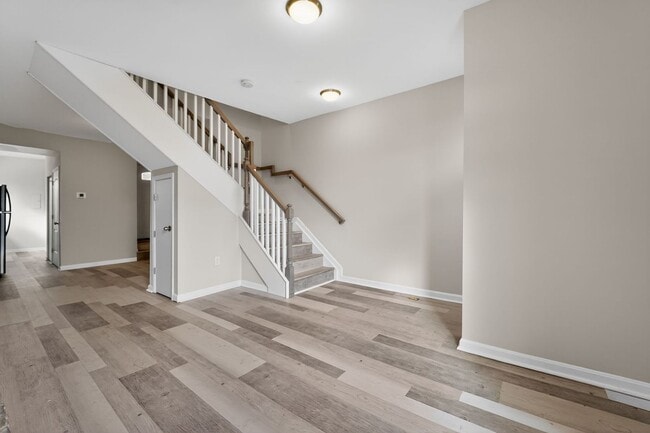 Building Photo - 2 bed 1.5 bath rowhome in Baltimore!