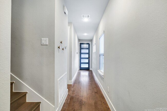 Building Photo - 507 Elmhurst Ave