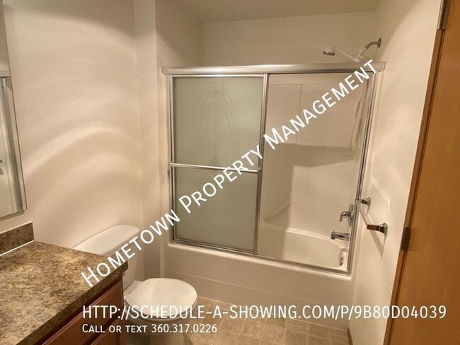 Building Photo - 3 bdrm Townhouse Avail NOW!