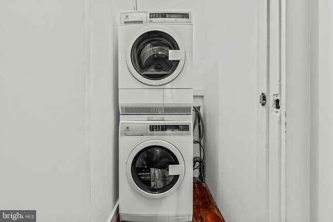 Building Photo - 120 N 3rd St