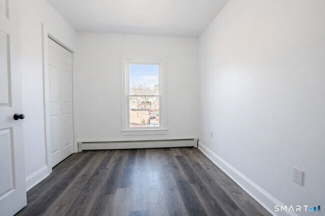 Building Photo - 17 Sherman Ave