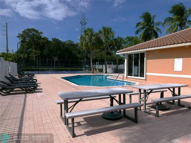 Building Photo - 7614 Colony Lake Dr
