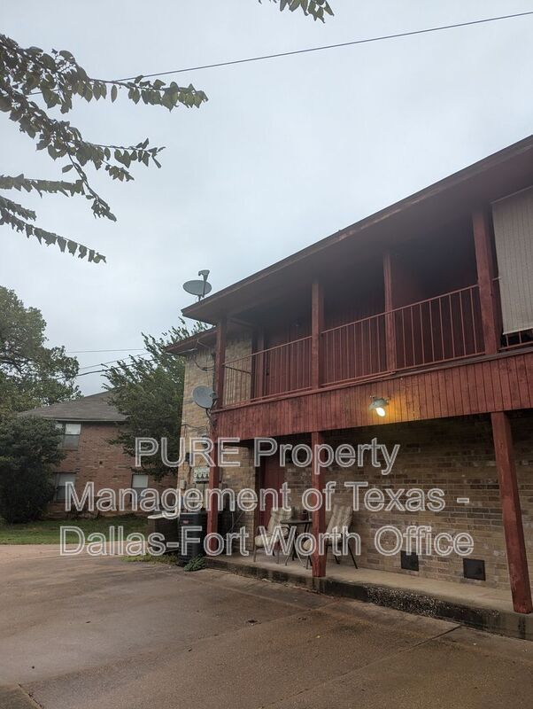 Building Photo - 819 Betty Ct