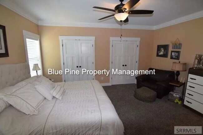 Building Photo - 705 Birmingham Ln