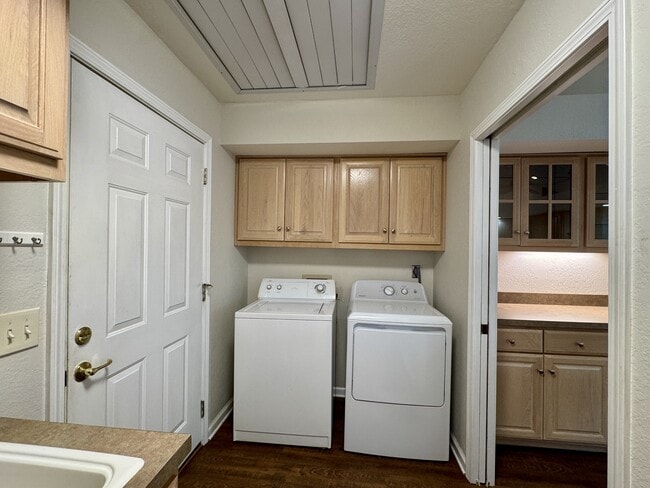 Building Photo - 144 Gigi Ln