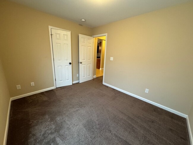 Building Photo - Available to Show