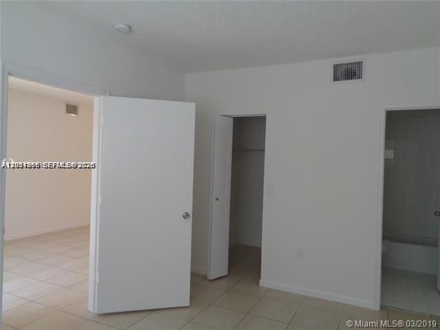 Building Photo - 3271 Sabal Palm Manor