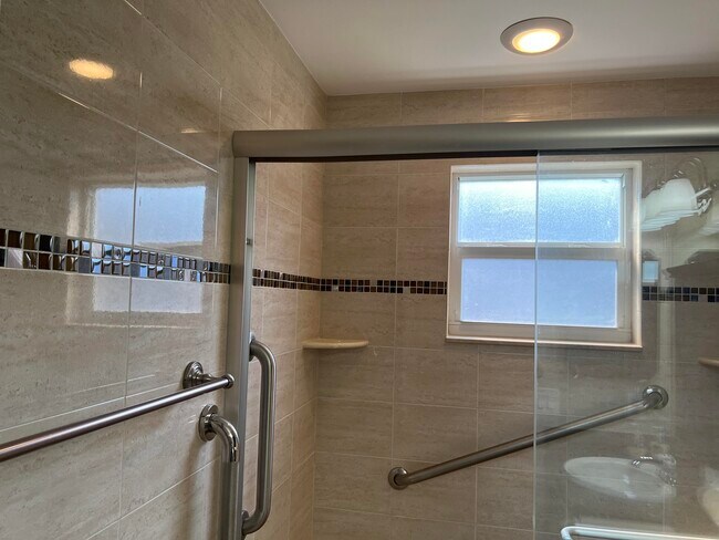 Building Photo - 183 Normandy Ln