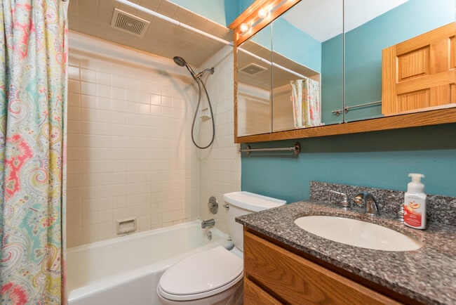 Building Photo - 18225 W Lindenwood Dr