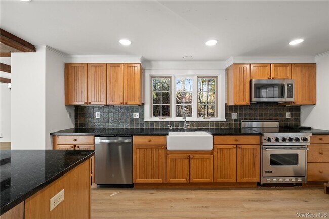 Building Photo - 127 NY-100