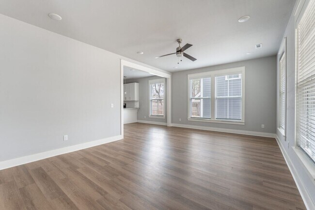 Building Photo - Beautiful New Home