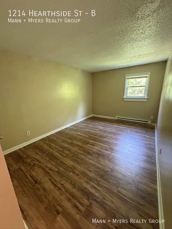 Building Photo - 1214 Hearthside St