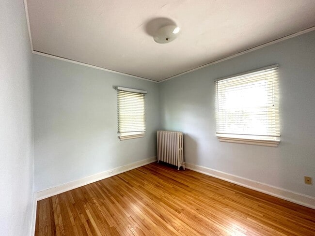 Building Photo - 2320 E 2nd St