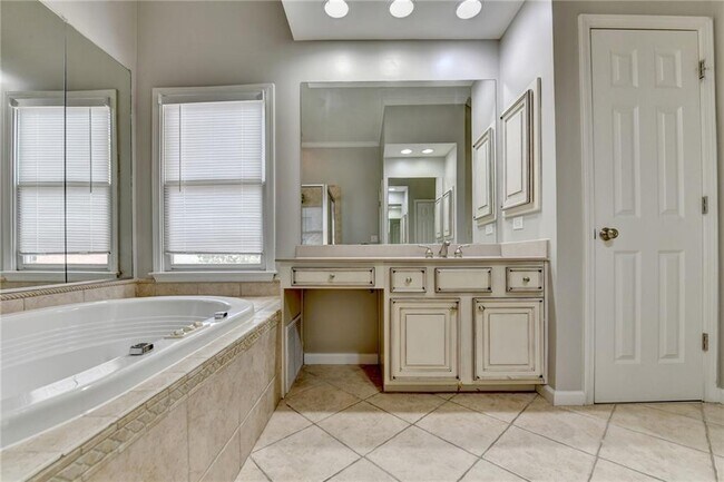 Building Photo - 486 Vinings Estates Dr SE