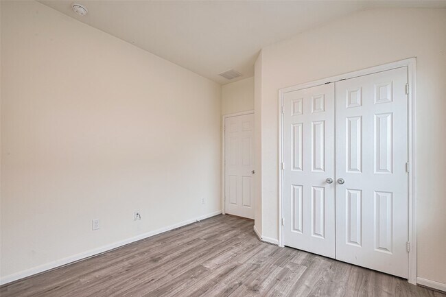 Building Photo - 3215 Laurel Bend Ln