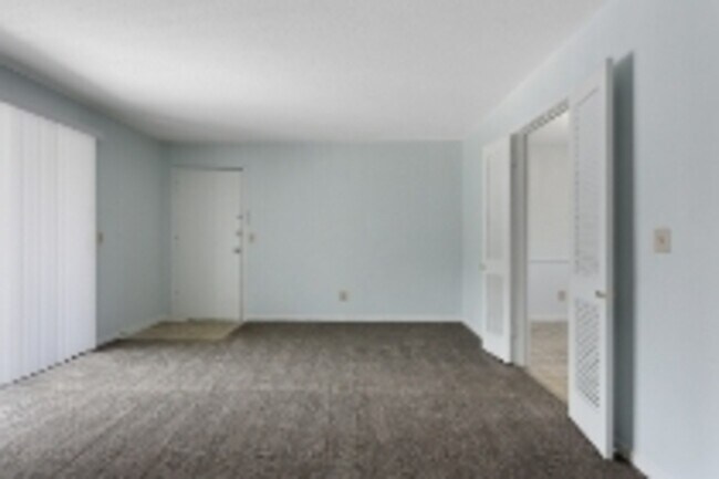 Building Photo - 8704 Wornall Rd