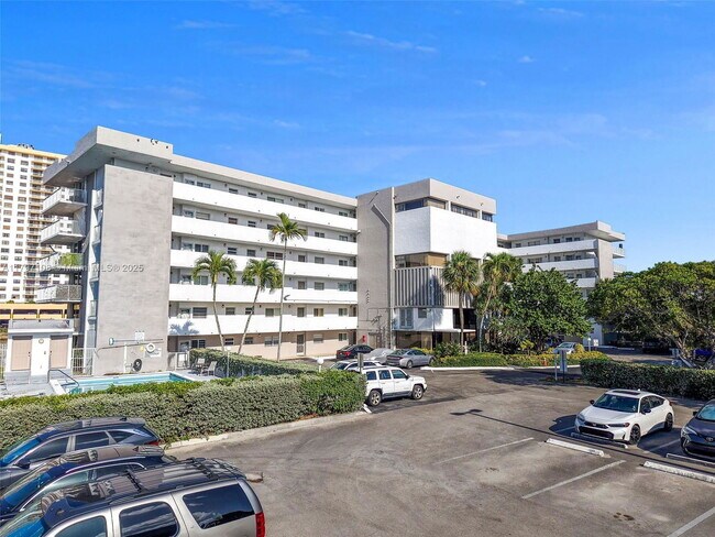 Building Photo - 4000 NE 169th St