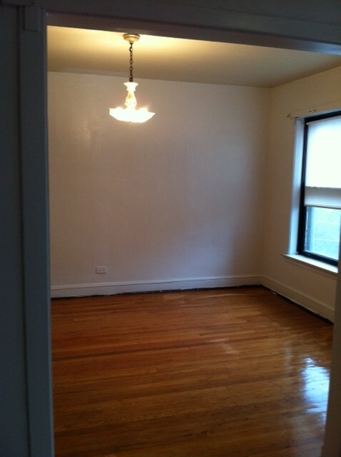 Building Photo - 2548 W Leland Ave