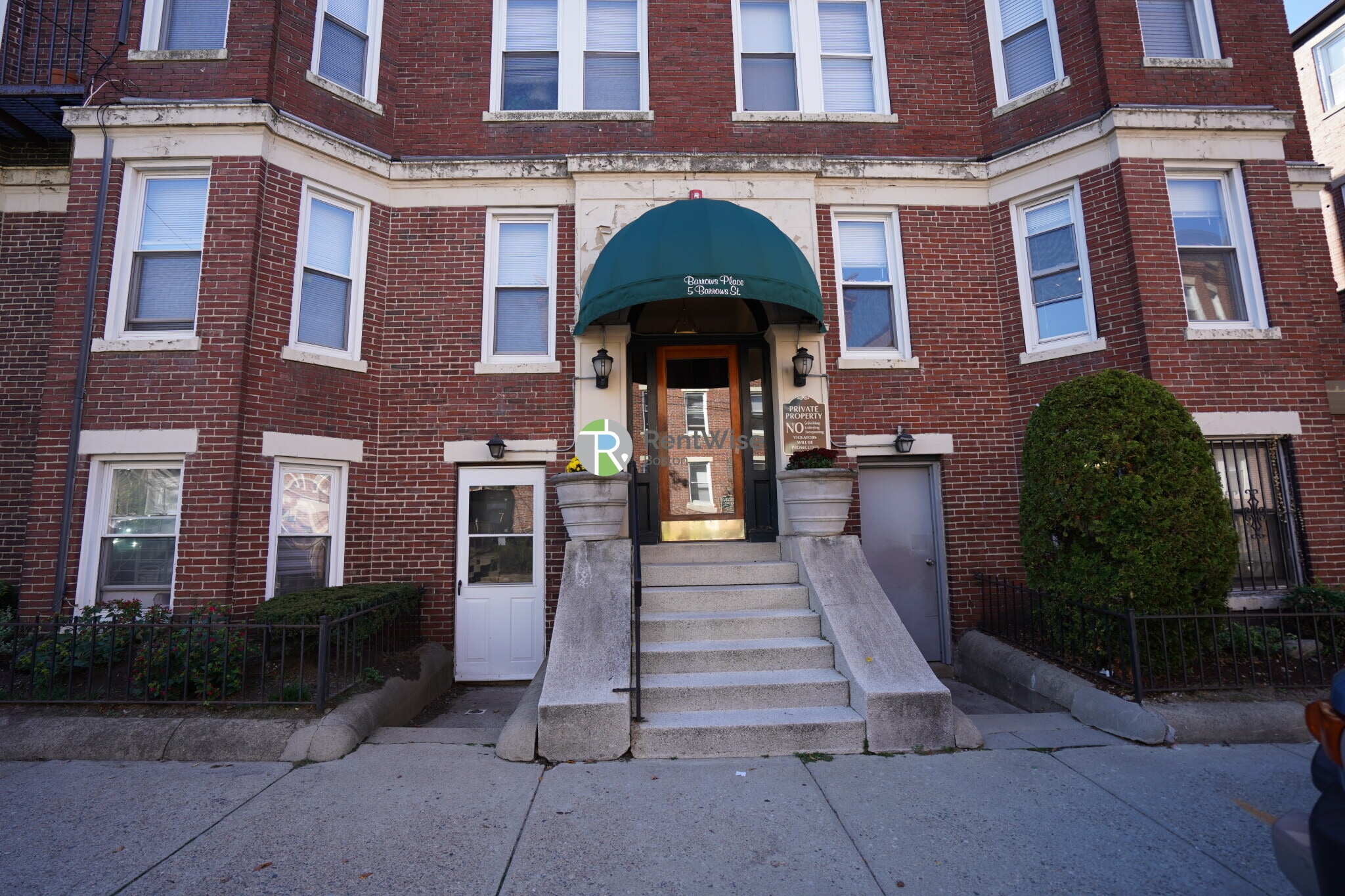 Building Photo - 5-11 Barrows St