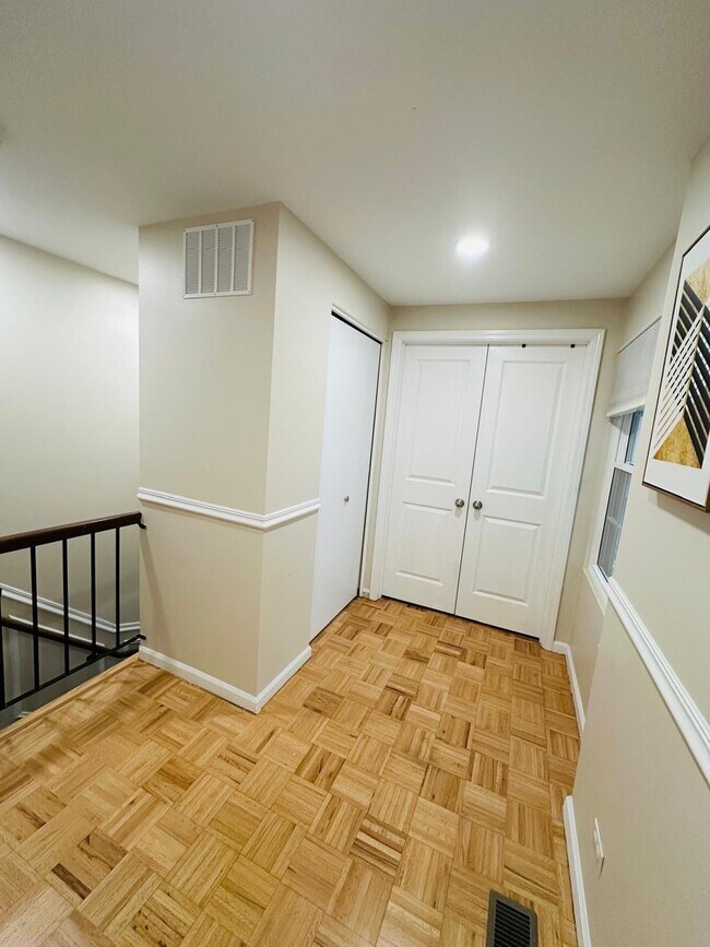 Building Photo - 2062 Danbury Pl