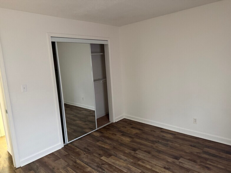 Building Photo - 5302 Vista John Dr