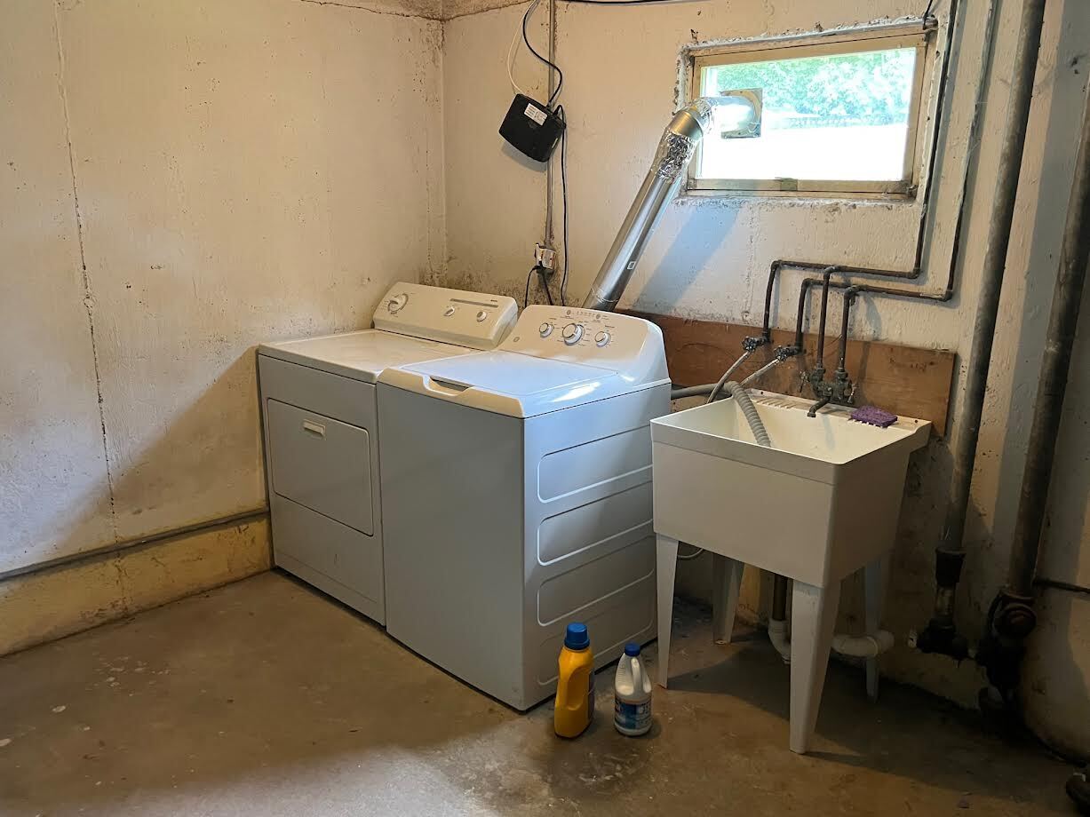 Building Photo - 48 River Ave