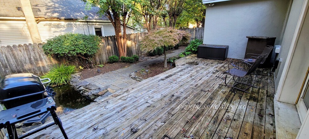 Building Photo - 402 Church St NE