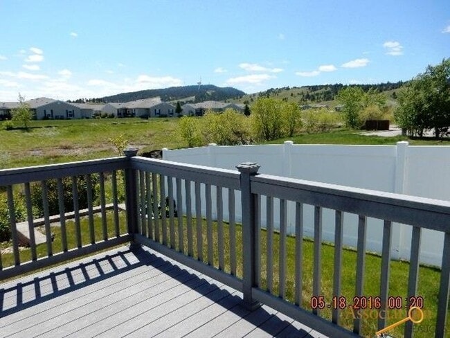 Building Photo - SPACIOUS | 3 BEDROOM | TOWNHOME | LOCATED ...