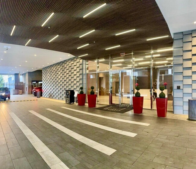 Building Photo - 1080 Brickell Ave