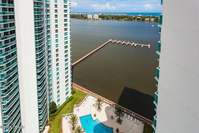 Building Photo - 231 Riverside Dr