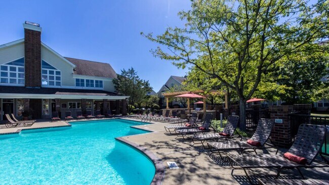 Building Photo - 5489 Crescent Ridge Dr