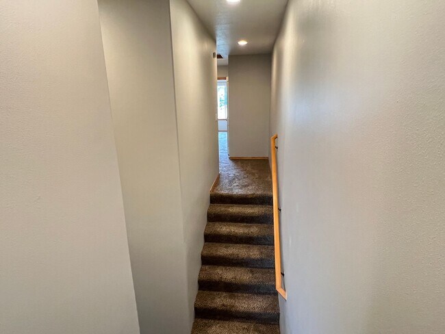 Building Photo - 747-747 SE Tampa St